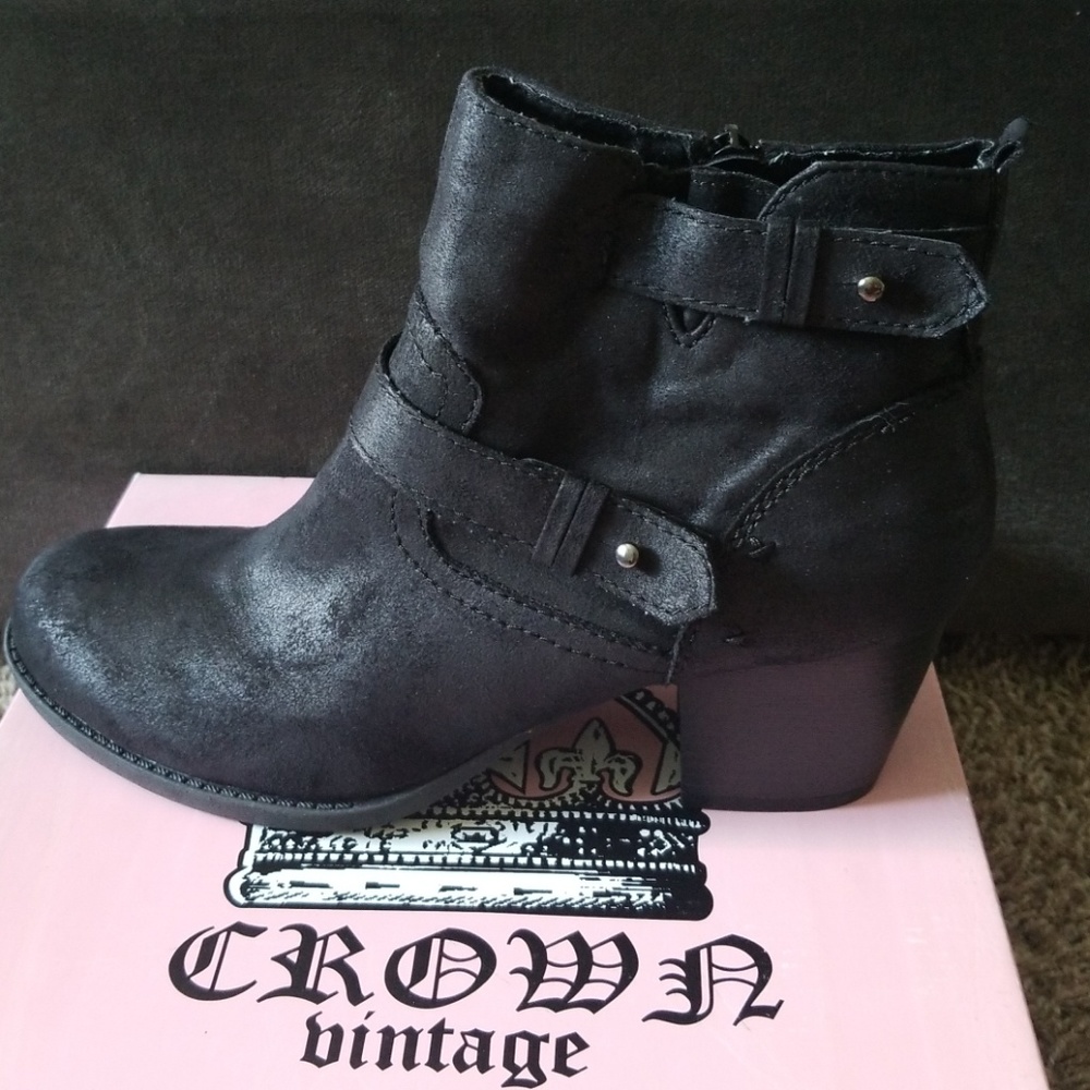 LAST CHANCE NEW Crown Vintage black booties 10M